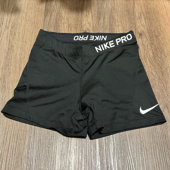 Nike Pants - Nike Active shorts NWOT size medium excellent condition